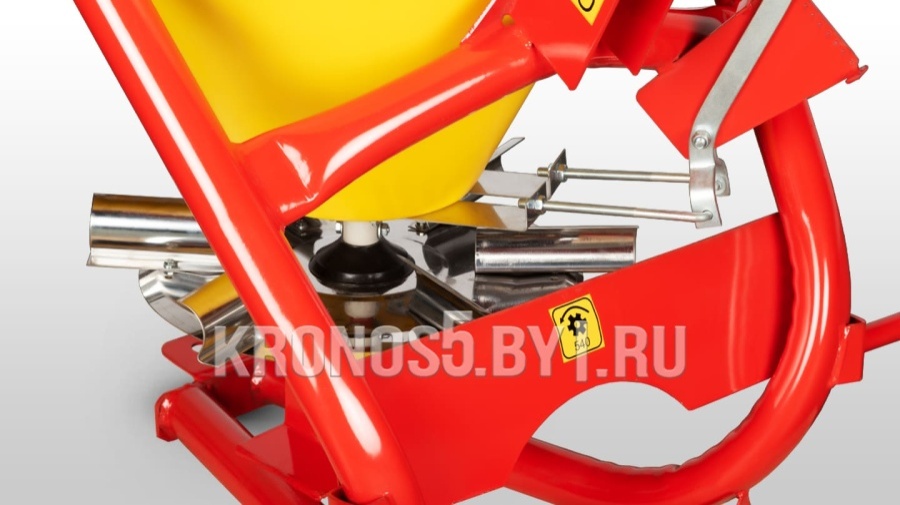 Разбрасыватель навесной (Лейка) Strumyk S-500 (500 л)
